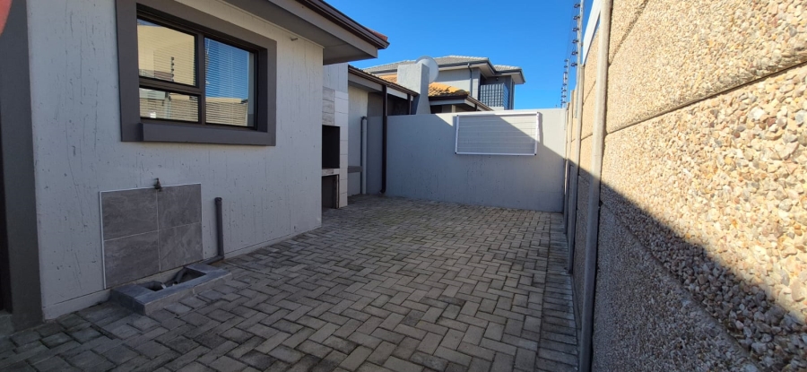 To Let 2 Bedroom Property for Rent in Dana Bay Western Cape